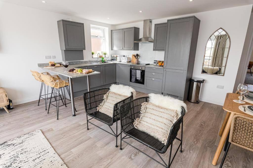 Appartement Bournecoast - Stylish Flat With Balcony - Sea Glimpses - 10 Min Walk To - Parking - Wifi - Fm8405 *