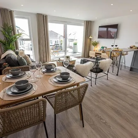 Bournecoast - Stylish Flat With Balcony - Sea Glimpses - 10 Min Walk To Beach - Parking - Wifi - Fm8405 Bournemouth Exterior foto