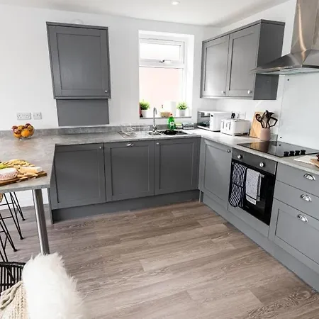 Bournecoast - Stylish Flat With Balcony - Sea Glimpses - 10 Min Walk To Beach - Parking - Wifi - Fm8405 Bournemouth Exterior foto