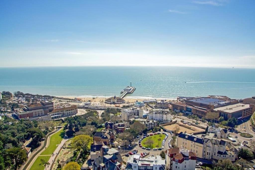 Bournecoast - Stylish Flat With Balcony - Sea Glimpses - 10 Min Walk To - Parking - Wifi - Fm8405 Bournemouth