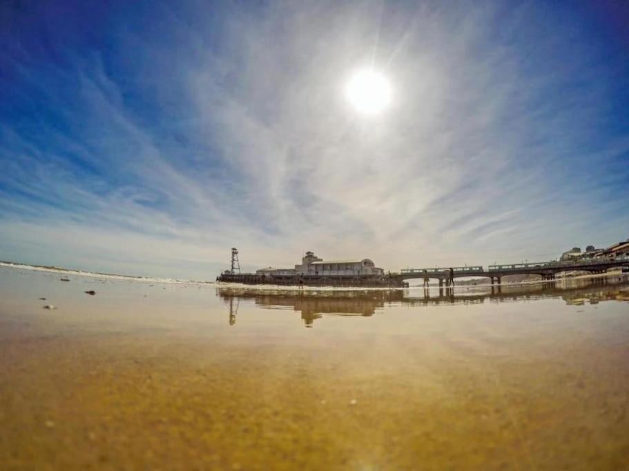 Bournecoast - Stylish Flat With Balcony - Sea Glimpses - 10 Min Walk To - Parking - Wifi - Fm8405 *