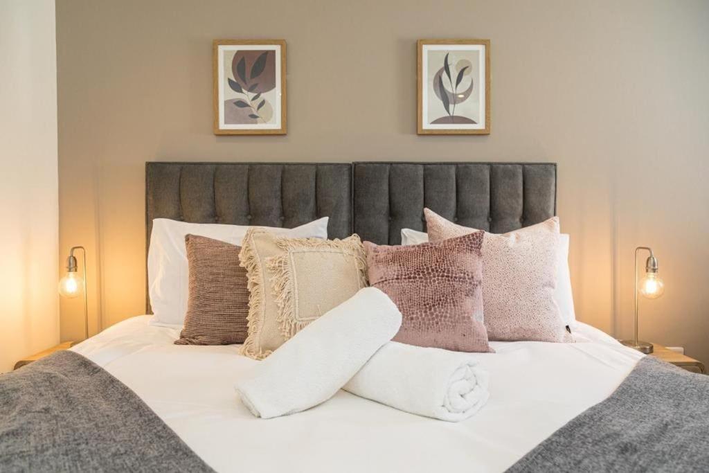 Bournecoast - Stylish Flat With Balcony - Sea Glimpses - 10 Min Walk To - Parking - Wifi - Fm8405 Apartment *
