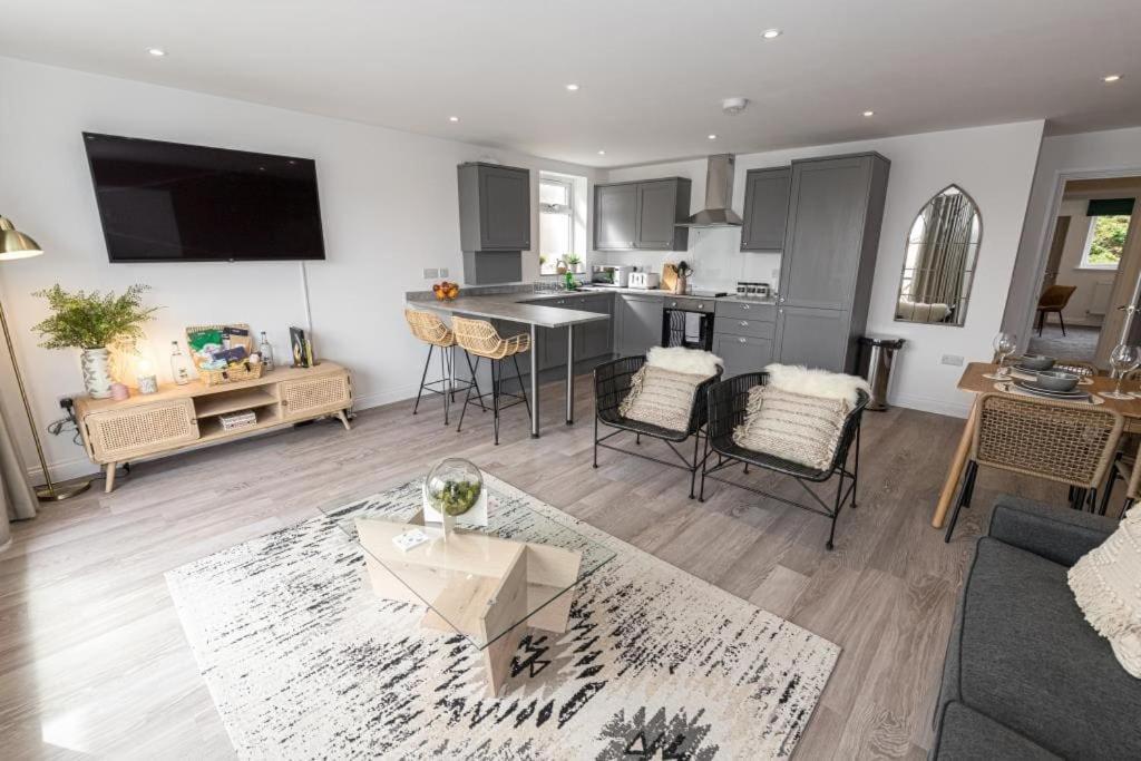 Bournecoast - Stylish Flat With Balcony - Sea Glimpses - 10 Min Walk To - Parking - Wifi - Fm8405 Apartment