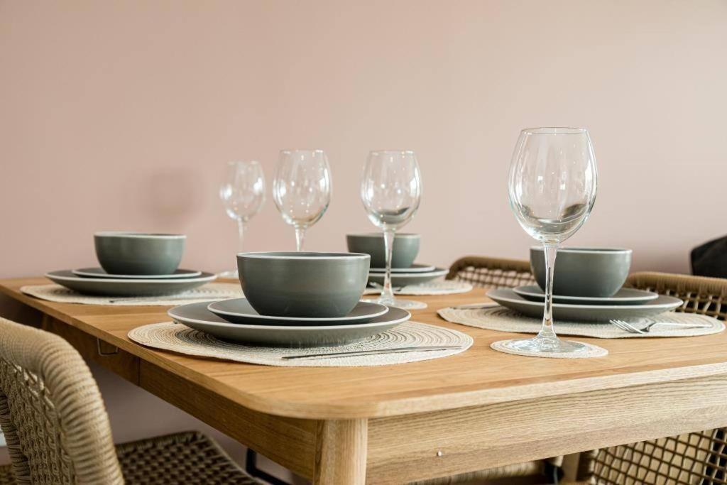 Bournecoast - Stylish Flat With Balcony - Sea Glimpses - 10 Min Walk To - Parking - Wifi - Fm8405 Apartment *