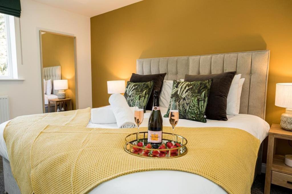 Bournecoast - Stylish Flat With Balcony - Sea Glimpses - 10 Min Walk To - Parking - Wifi - Fm8405 Apartment *