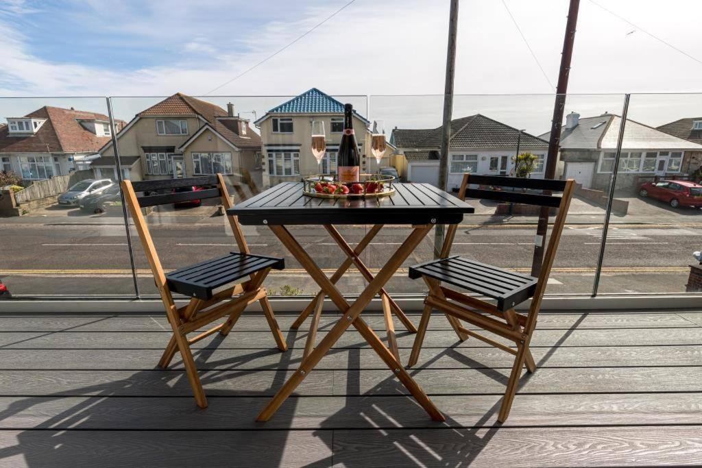Bournecoast - Stylish Flat With Balcony - Sea Glimpses - 10 Min Walk To - Parking - Wifi - Fm8405 Apartment *